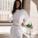 The 3D logo of the best-selling sports sweatshirt is laid-back, loose, comfortable and casual