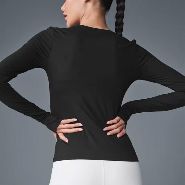 Yoga long-sleeved round-neck base layer, light and breathable top, comfortable, sporty and casual figure-hugging top