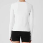 Yoga long-sleeved round-neck base layer, light and breathable top, comfortable, sporty and casual figure-hugging top