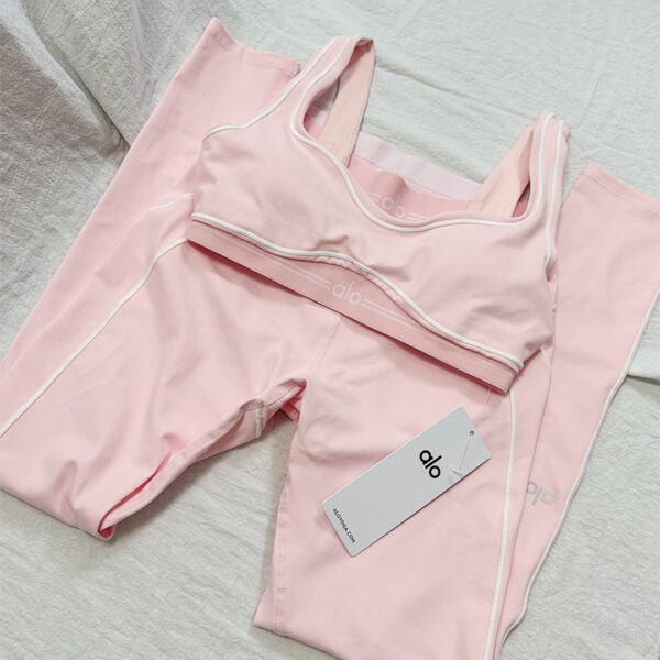 Yoga set seamless training suit with padding and skin-friendly fabric Pilates two-piece sportswear set