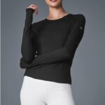 Yoga long-sleeved round-neck base layer, light and breathable top, comfortable, sporty and casual figure-hugging top